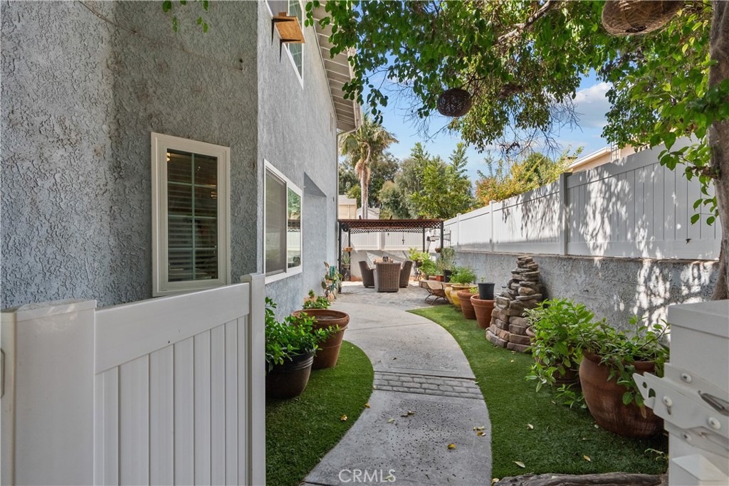 18991 Gault St, Reseda, CA