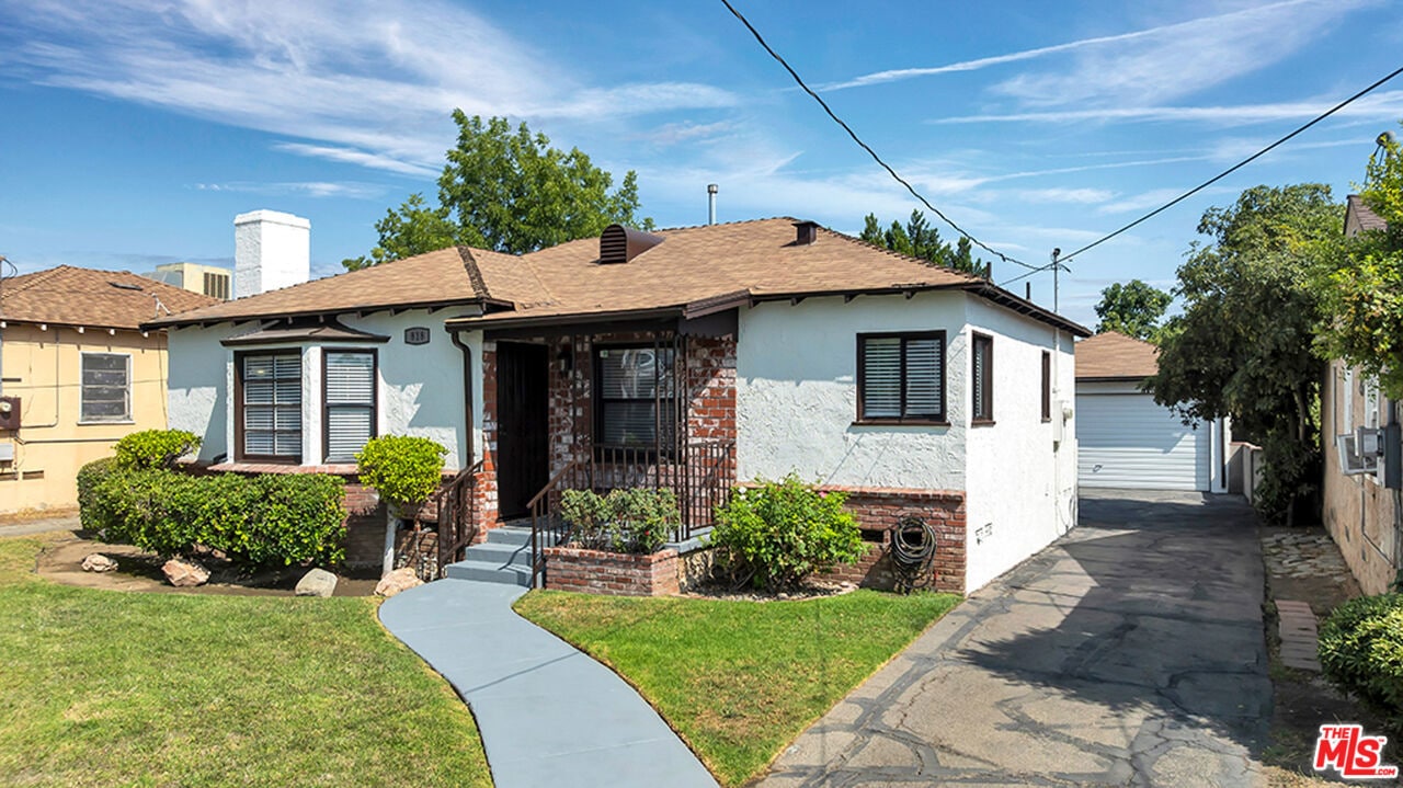 818 N Brand Blvd, San Fernando, CA