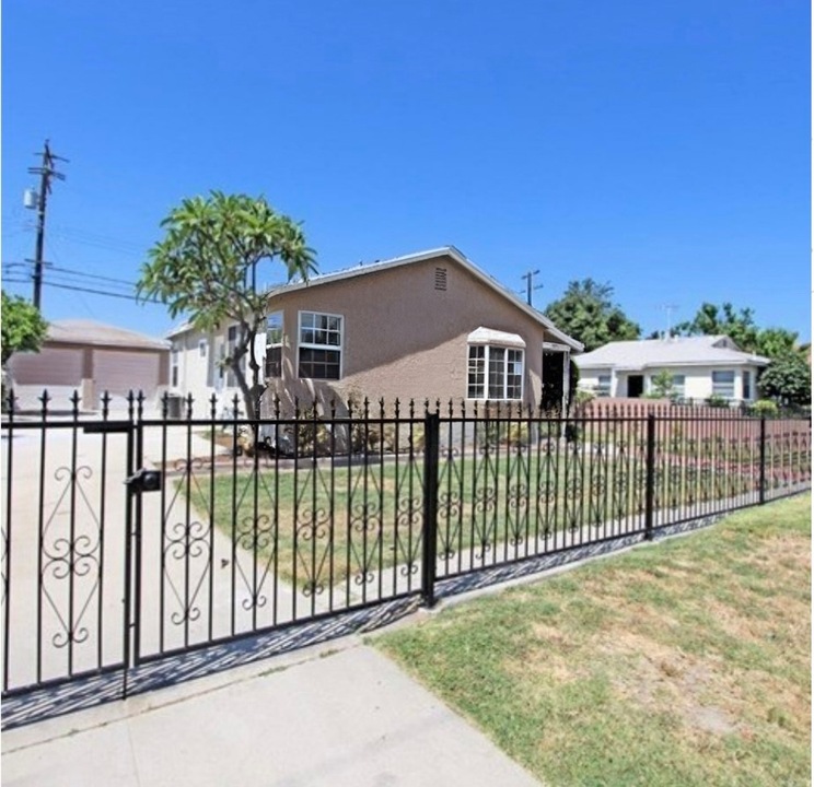8406 Cleta St, Downey, CA